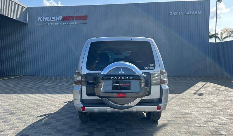 2011 Mitsubishi Pajero image-11