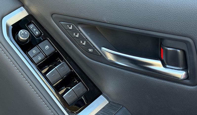 2023 Toyota Land Cruiser image-18