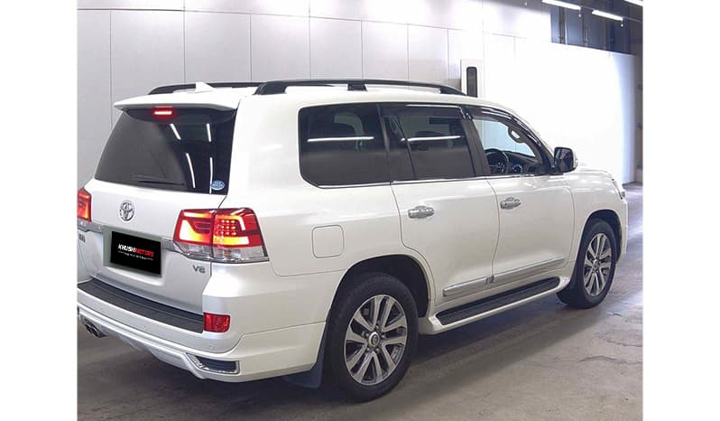 2018 Toyota Land Cruiser image-4