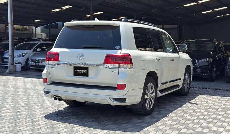 2018 Toyota Land Cruiser image-11