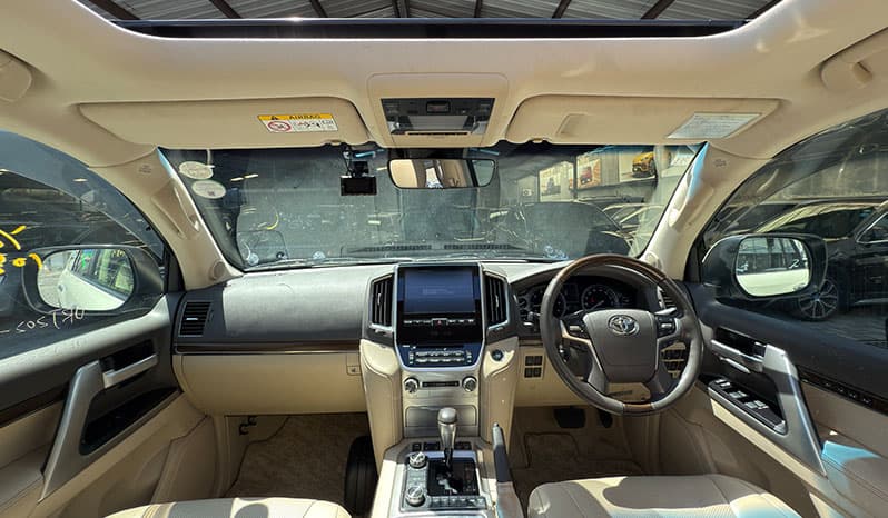 2018 Toyota Land Cruiser image-12