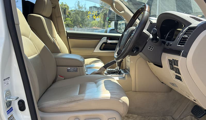 2018 Toyota Land Cruiser image-15