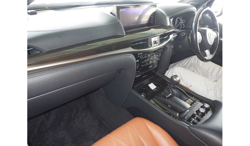 2018 Lexus LX570 image-2