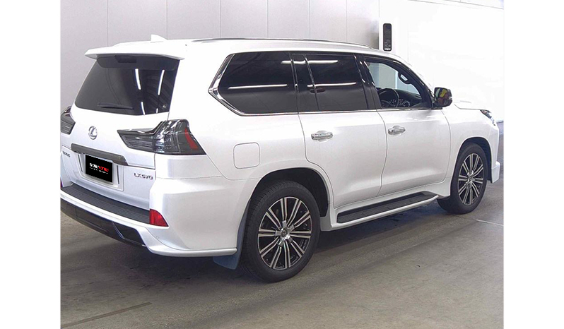 2018 Lexus LX570 image-4