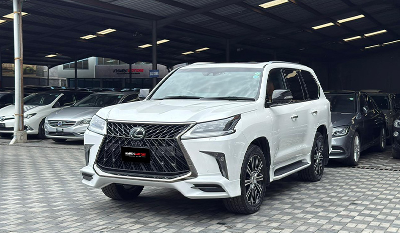 2018 Lexus LX570 image-9