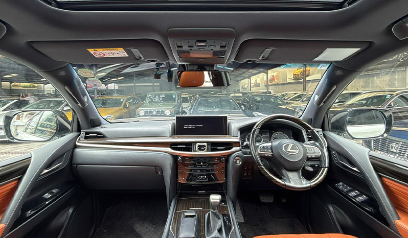 2018 Lexus LX570 image-14