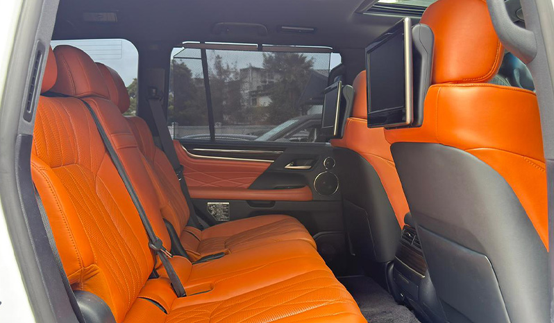 2018 Lexus LX570 image-16