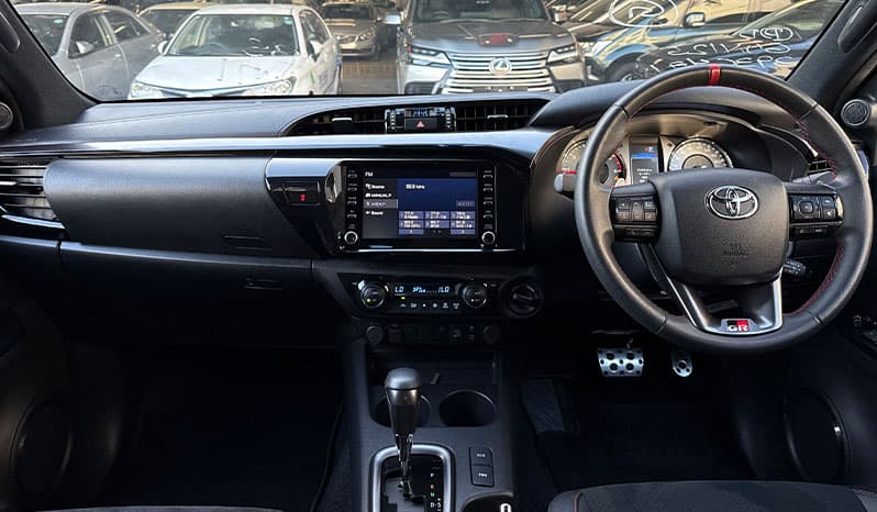 2022 Toyota Hilux image-11