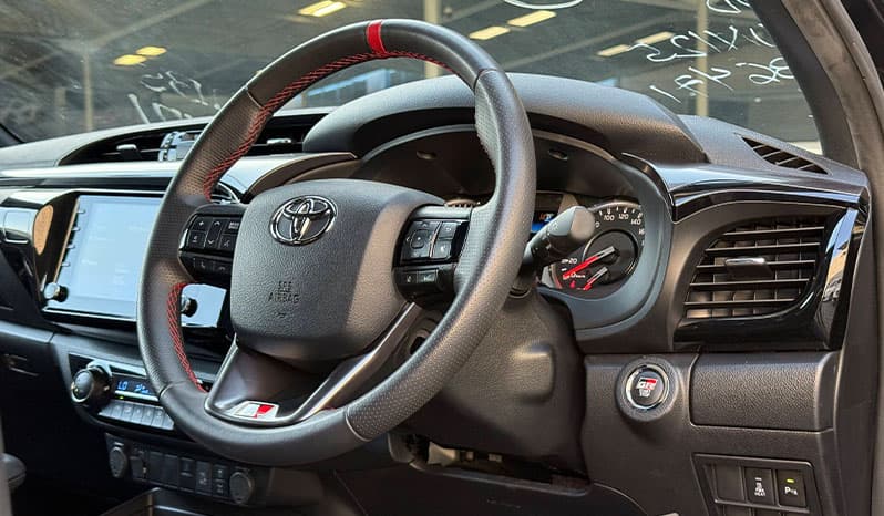 2022 Toyota Hilux image-12