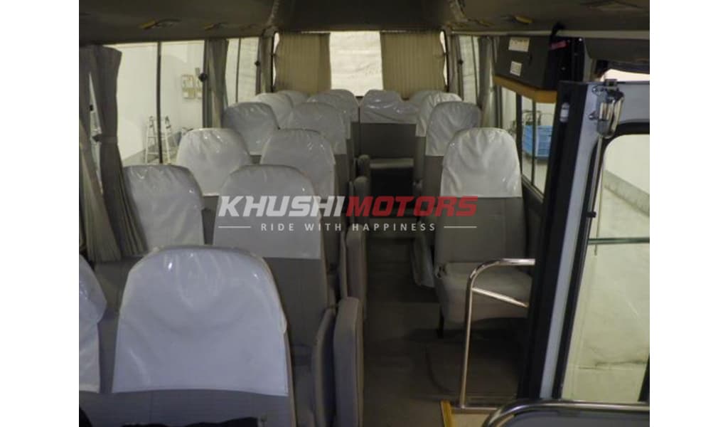 2004 Hino Liesse image-6