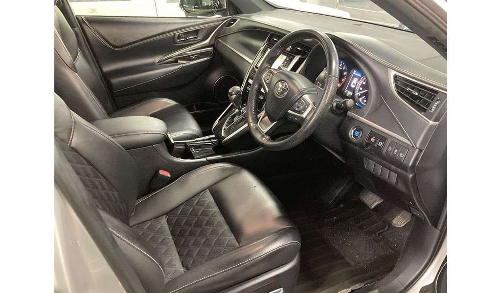 2018 Toyota Harrier image-12