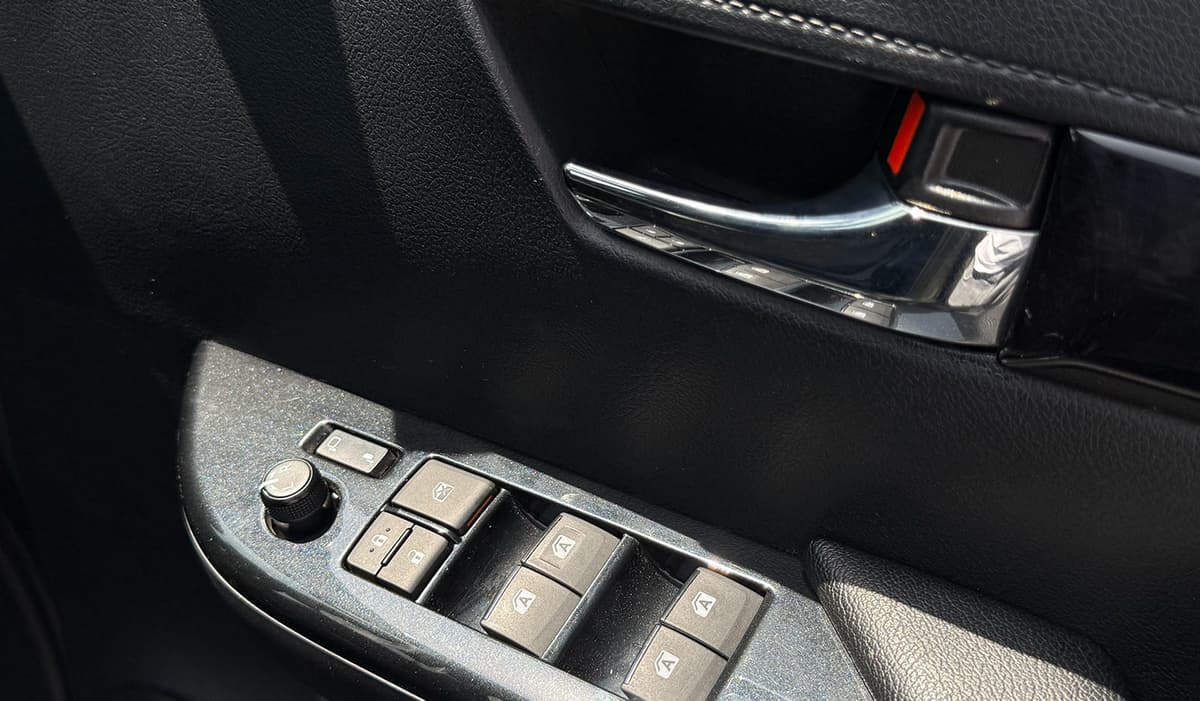 2021 Toyota Hilux image-10