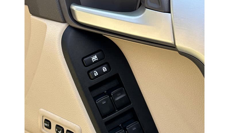 2018 Toyota Land Cruiser Prado image-16