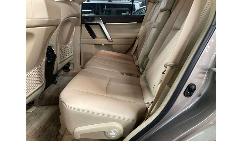 2019 Toyota Land Cruiser Prado image-2