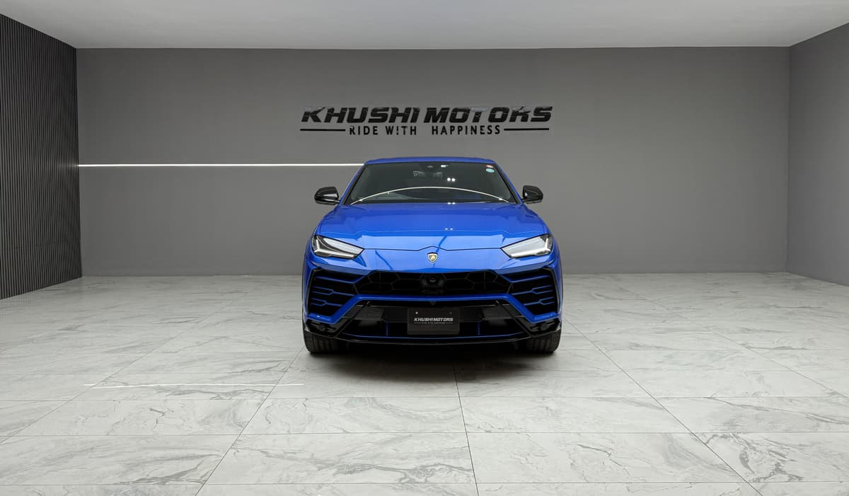 2020 Lamborghini Urus image-2