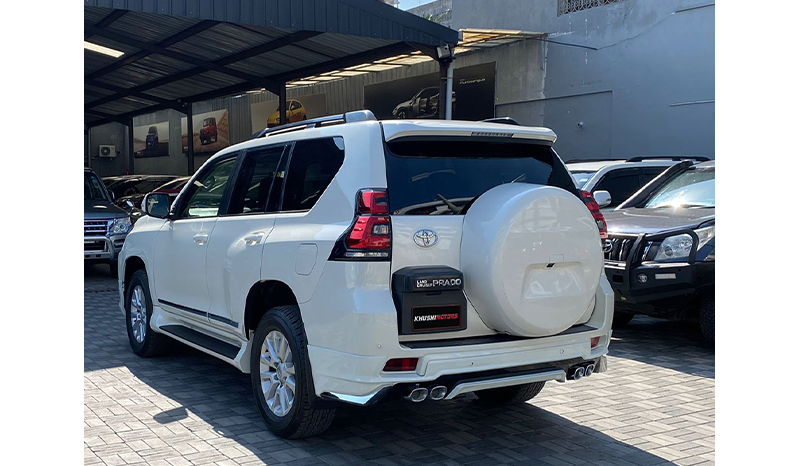 2017 Toyota Land Cruiser Prado image-4