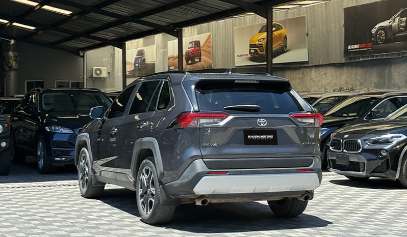 2019 Toyota RAV4 image-4