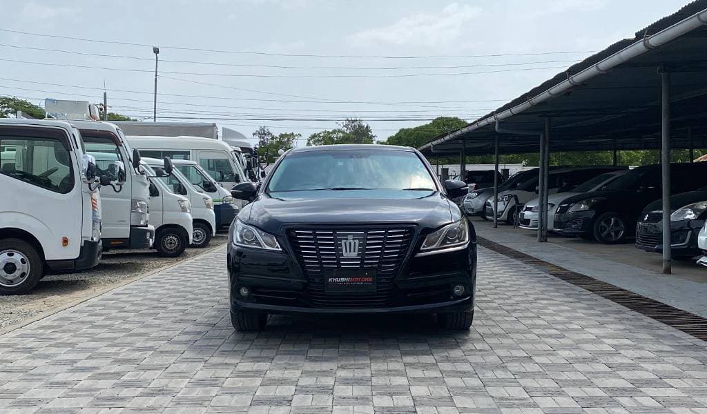2014 Toyota Crown image-1
