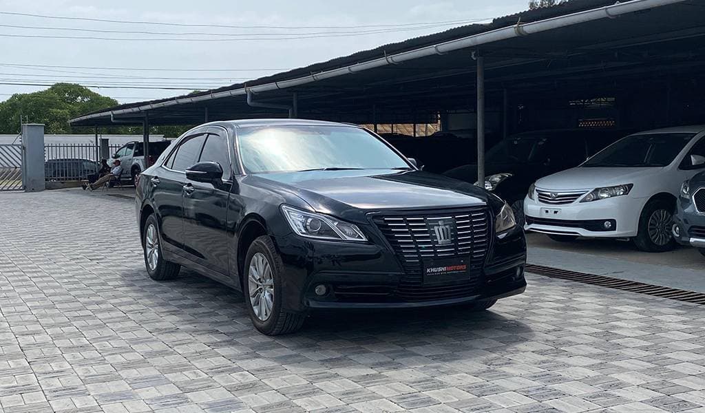 2014 Toyota Crown image-2