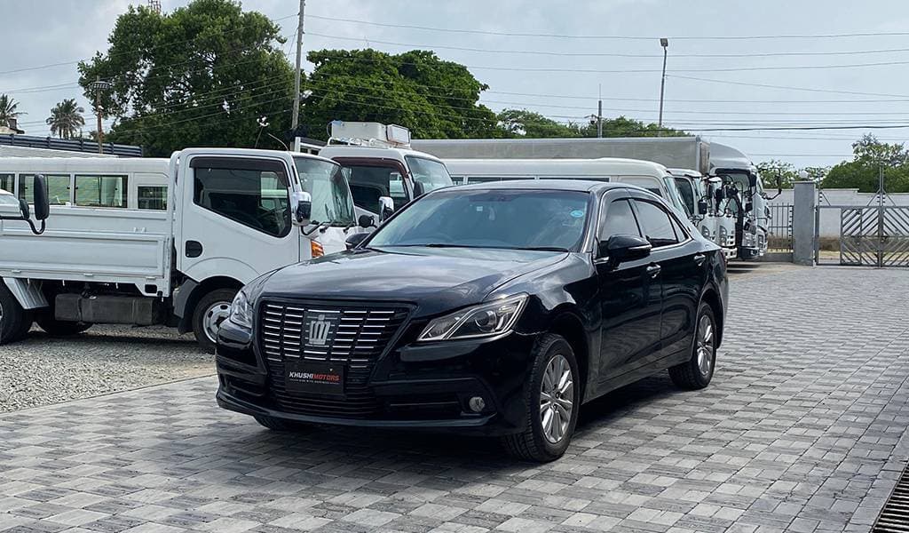 2014 Toyota Crown image-3