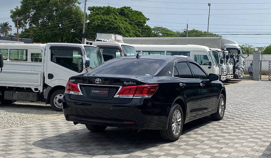 2014 Toyota Crown image-5