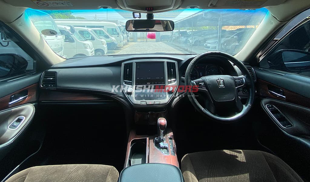 2014 Toyota Crown image-6