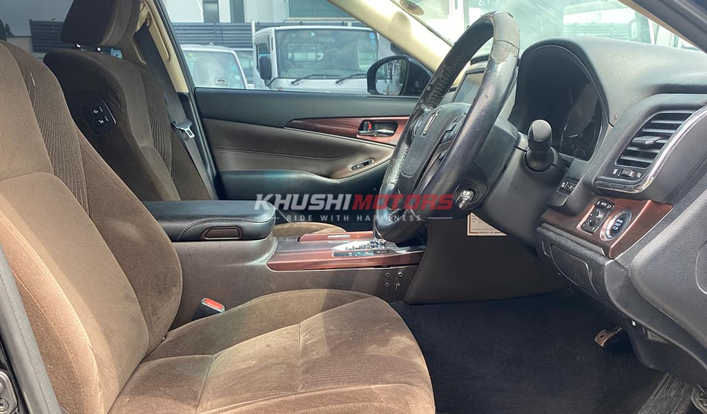2014 Toyota Crown image-9