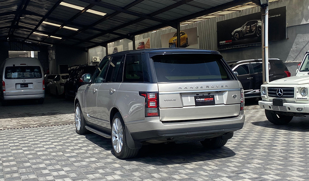 2017 Land Rover Range Rover Vogue image-4