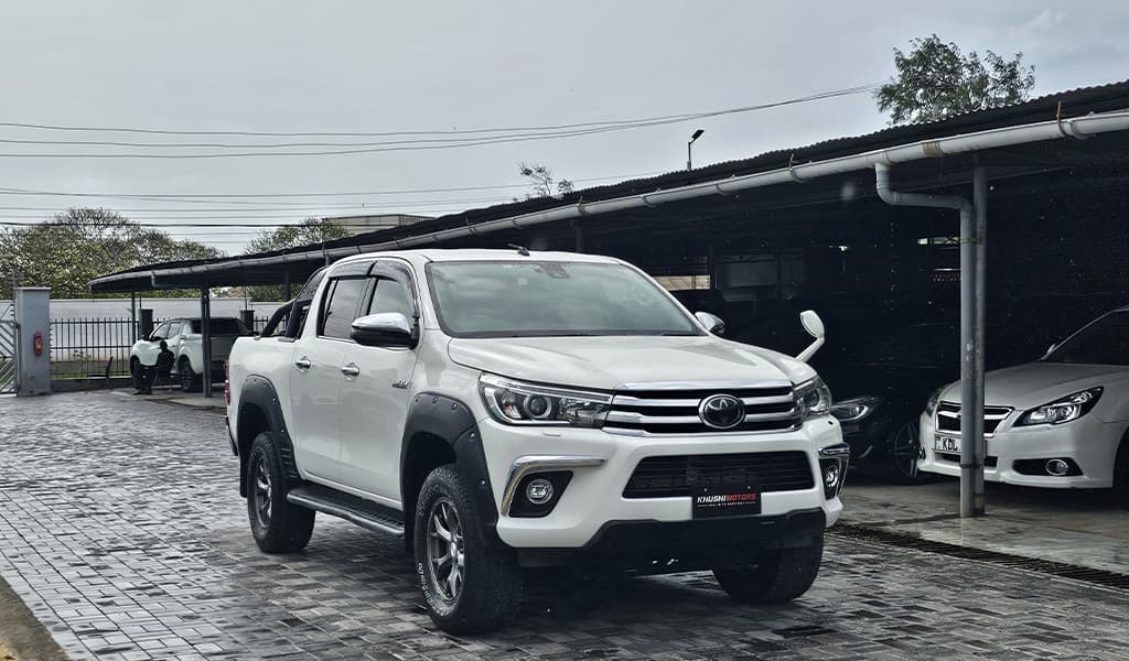 2017 Toyota Hilux image-1