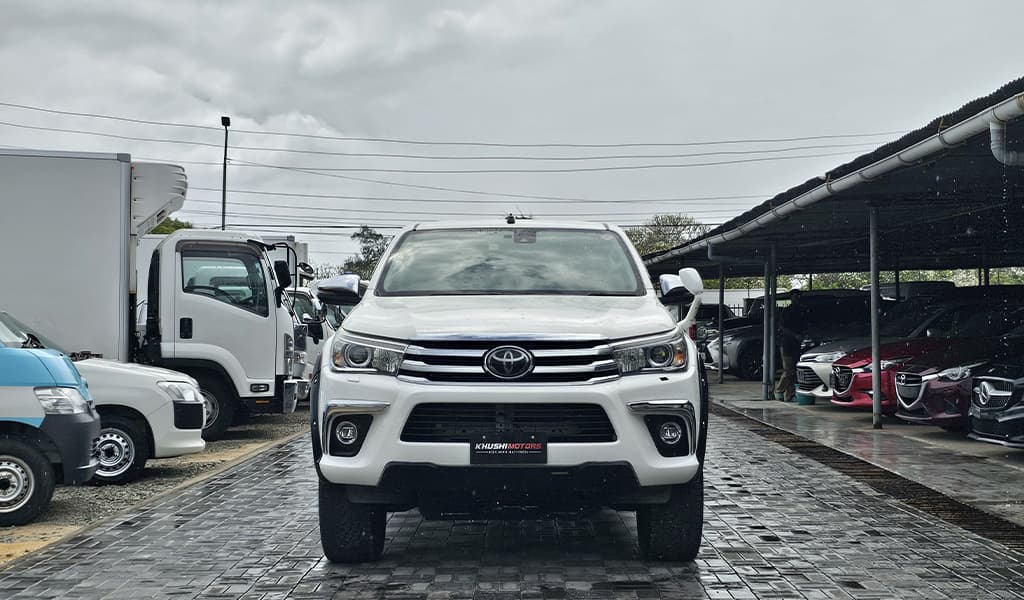 2017 Toyota Hilux image-2