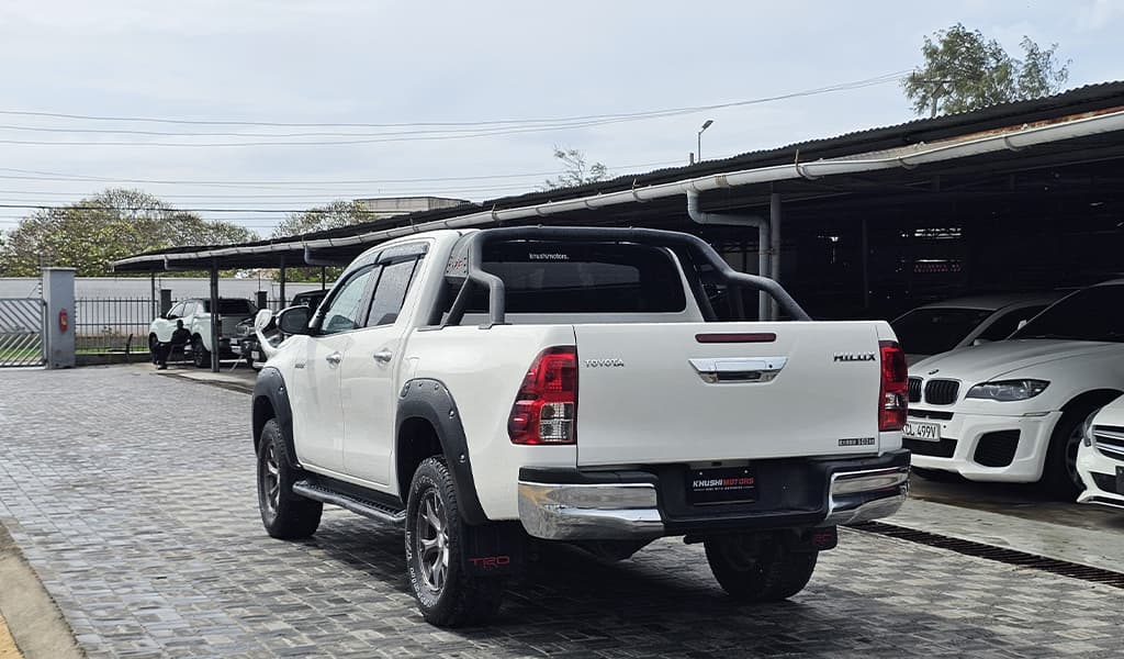 2017 Toyota Hilux image-4