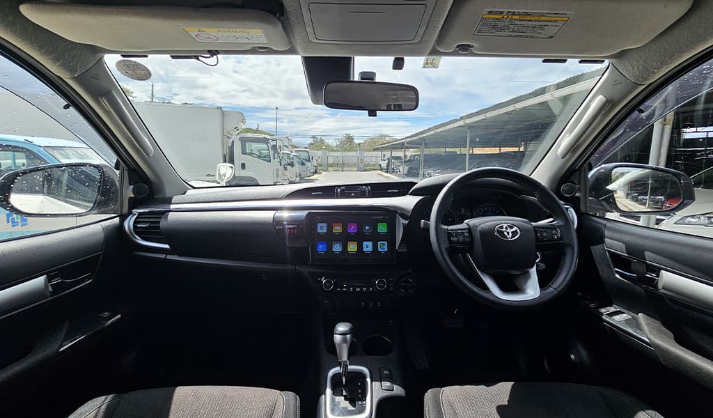 2017 Toyota Hilux image-8