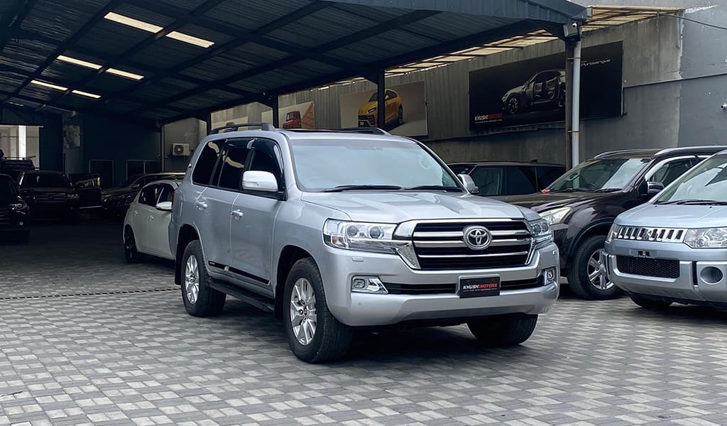2017 Toyota Land Cruiser image-1