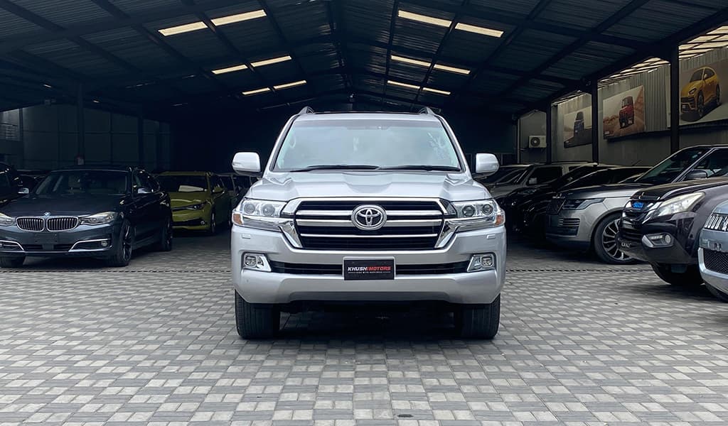 2017 Toyota Land Cruiser image-2