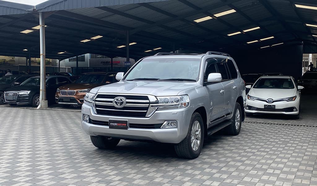 2017 Toyota Land Cruiser image-3