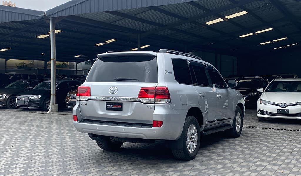 2017 Toyota Land Cruiser image-4