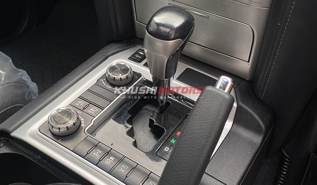 2017 Toyota Land Cruiser image-14