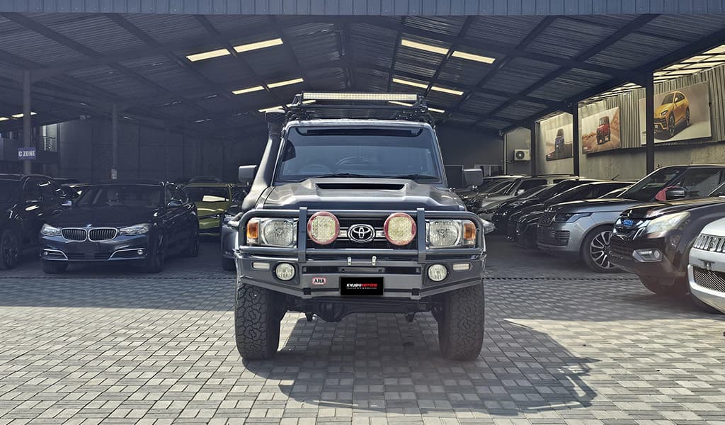 2017 Toyota Land Cruiser image-2