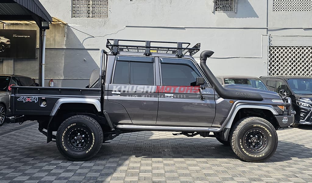 2017 Toyota Land Cruiser image-7