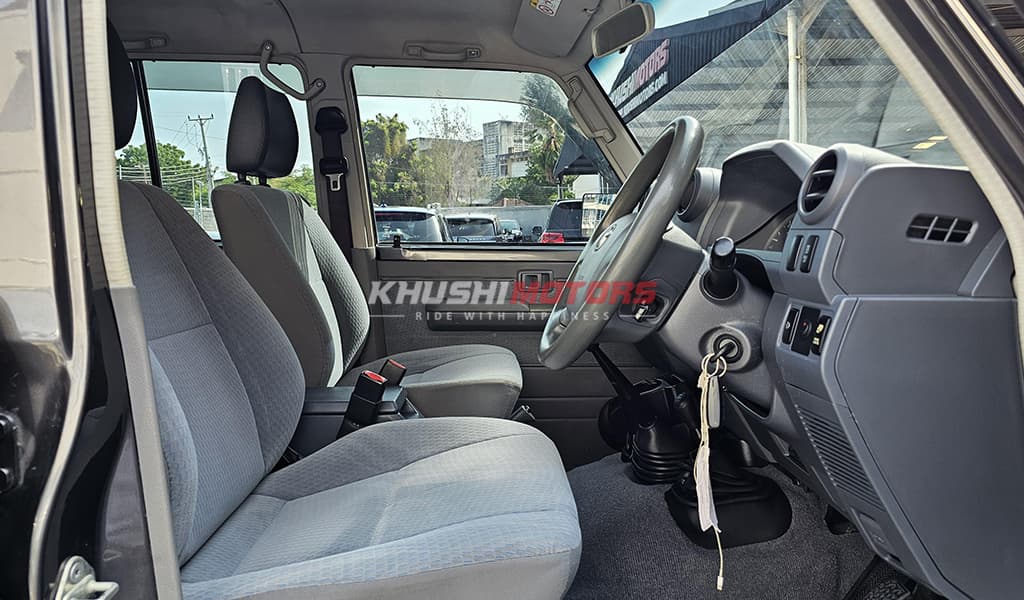 2017 Toyota Land Cruiser image-8