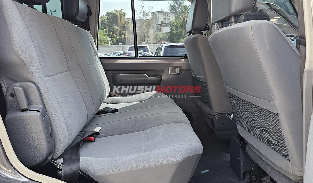 2017 Toyota Land Cruiser image-12