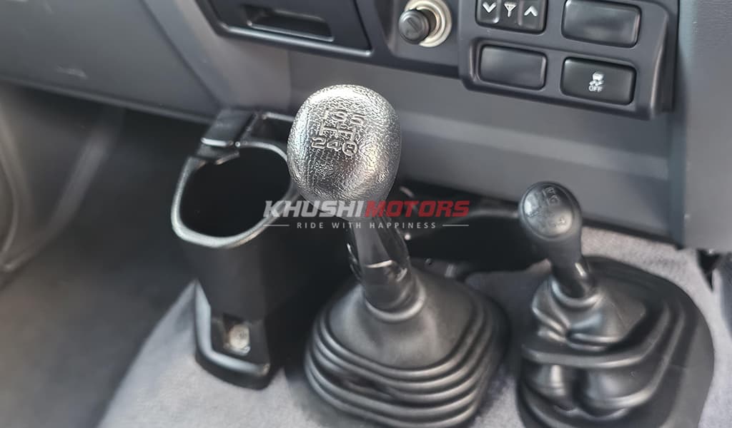 2017 Toyota Land Cruiser image-13