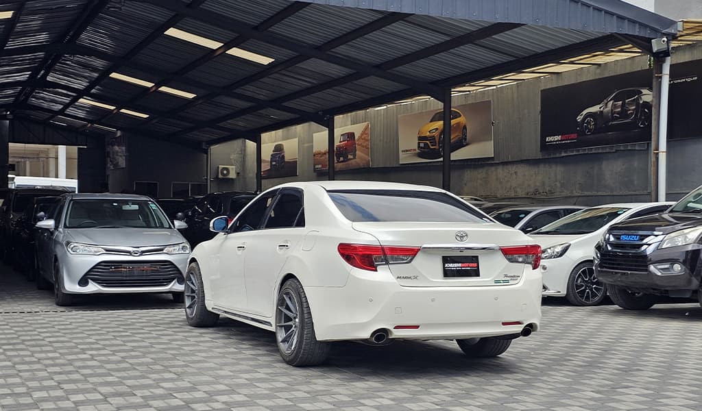 2016 Toyota Mark X image-4
