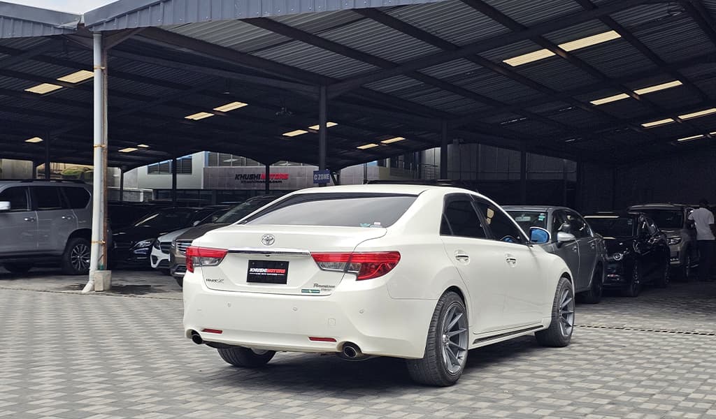 2016 Toyota Mark X image-6