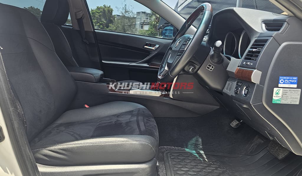 2016 Toyota Mark X image-7