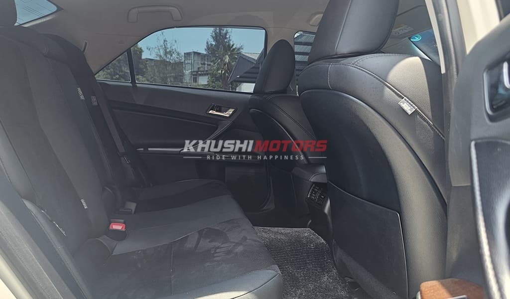 2016 Toyota Mark X image-13