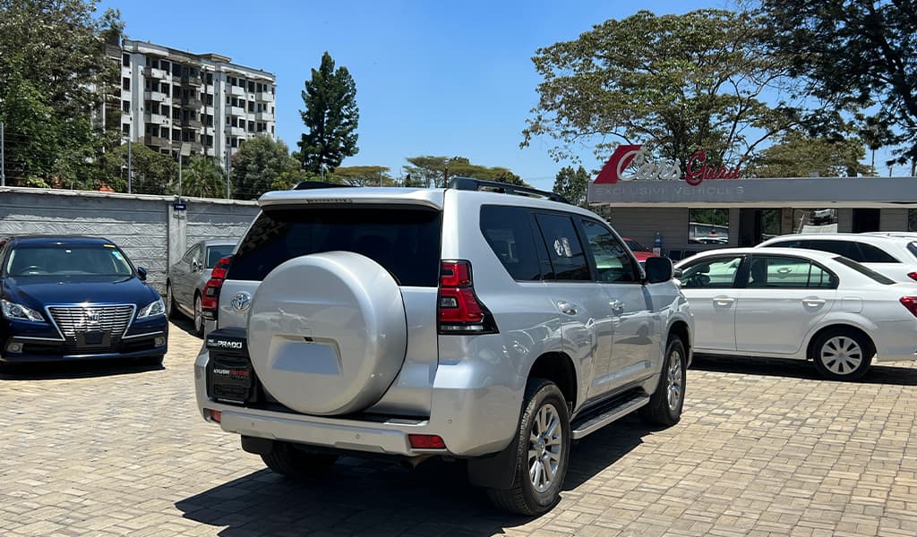 2018 Toyota Land Cruiser Prado image-6