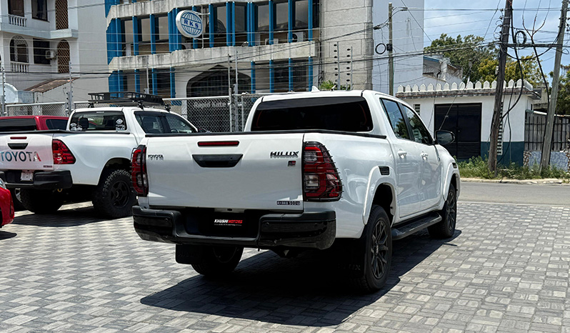2023 Toyota Hilux image-6