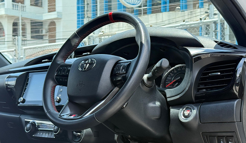 2023 Toyota Hilux image-7