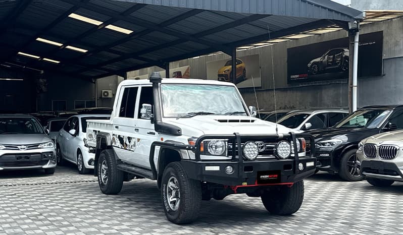 2018 Toyota Land Cruiser image-1